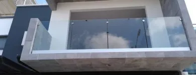 La imagen 2 de la Empresa ALUCOMSA PUERTAS Y VENTANAS DE ALUMINIO Servicios Profesionales y de Negocios en Xalapa Enríquez VER