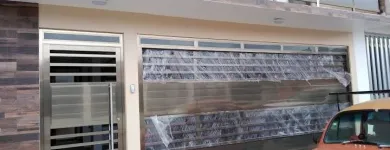 La imagen 4 de la Empresa ALUCOMSA PUERTAS Y VENTANAS DE ALUMINIO Servicios Profesionales y de Negocios en Xalapa Enríquez VER